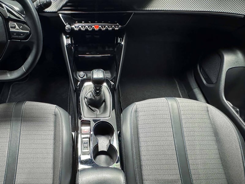 Peugeot 2008 Allure Puretech 1.2 2023 - Imagen 19 de 20