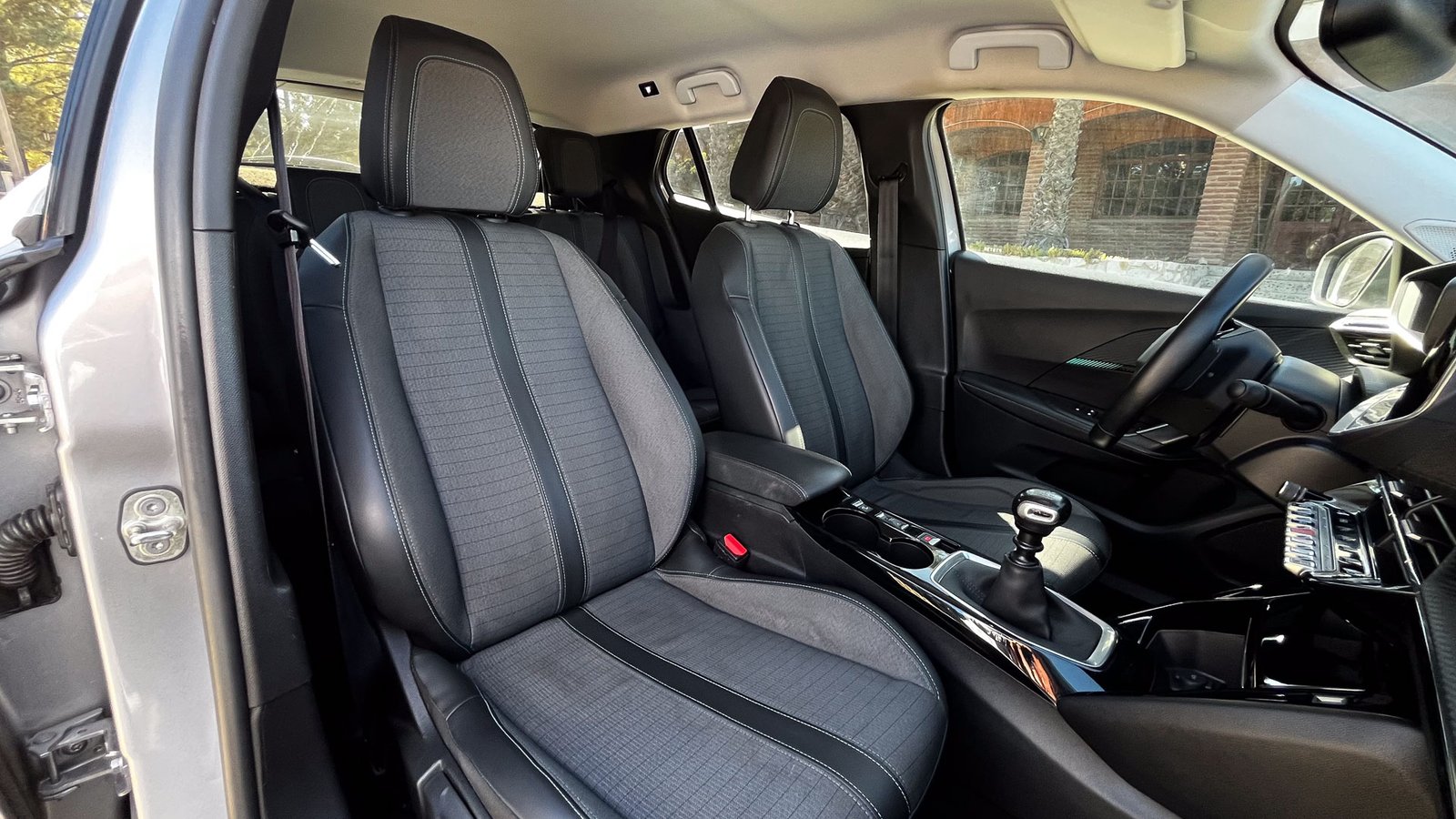 Peugeot 2008 Allure Pack 1.2 2021 - Imagen 17 de 20