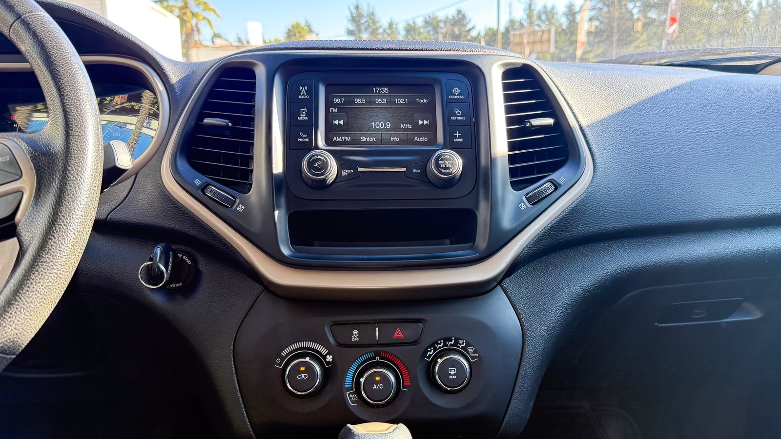 Jeep Cherokee Sport AT 2.4 2017 - Imagen 12 de 20