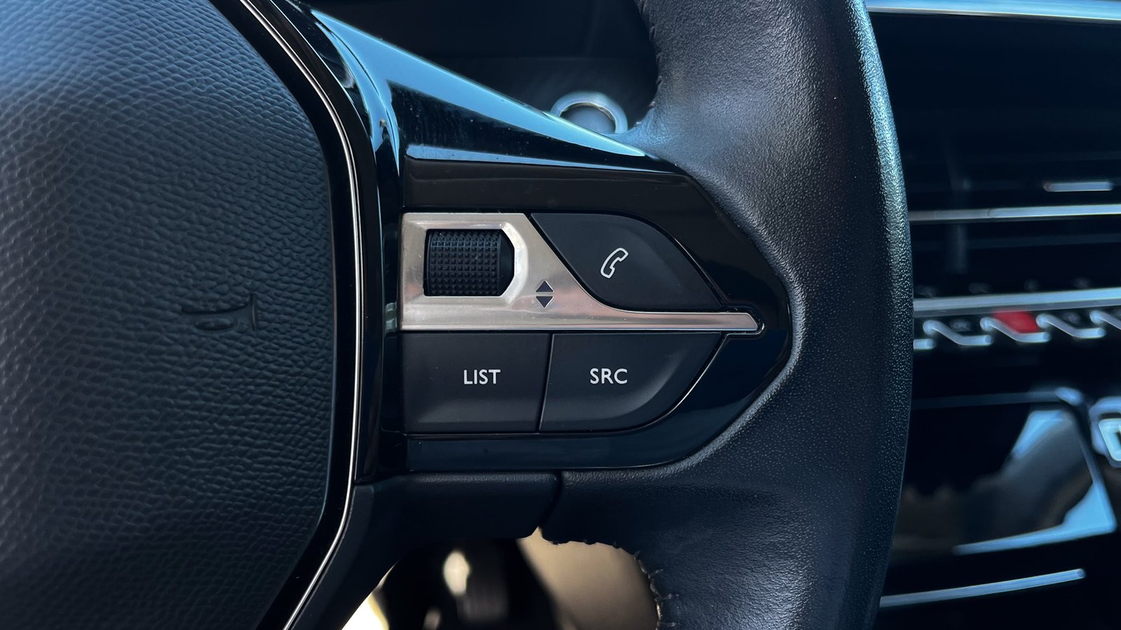 Peugeot 2008 Allure Pack 1.2 2021 - Imagen 9 de 20