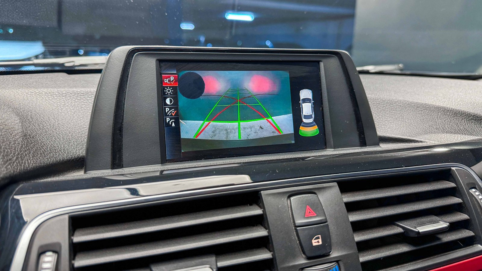 BMW 318i LCI 1.5 2017 - Imagen 16 de 20