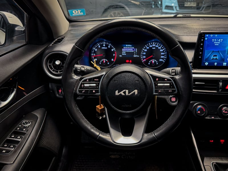 Kia Cerato EX MT 1.6 2023 - Imagen 12 de 20