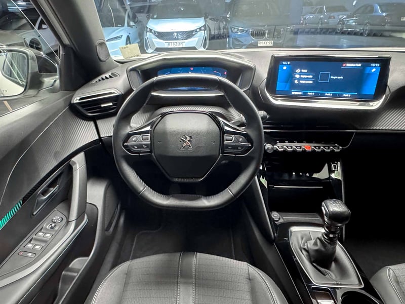 Peugeot 2008 Allure Puretech 1.2 2023 - Imagen 13 de 20
