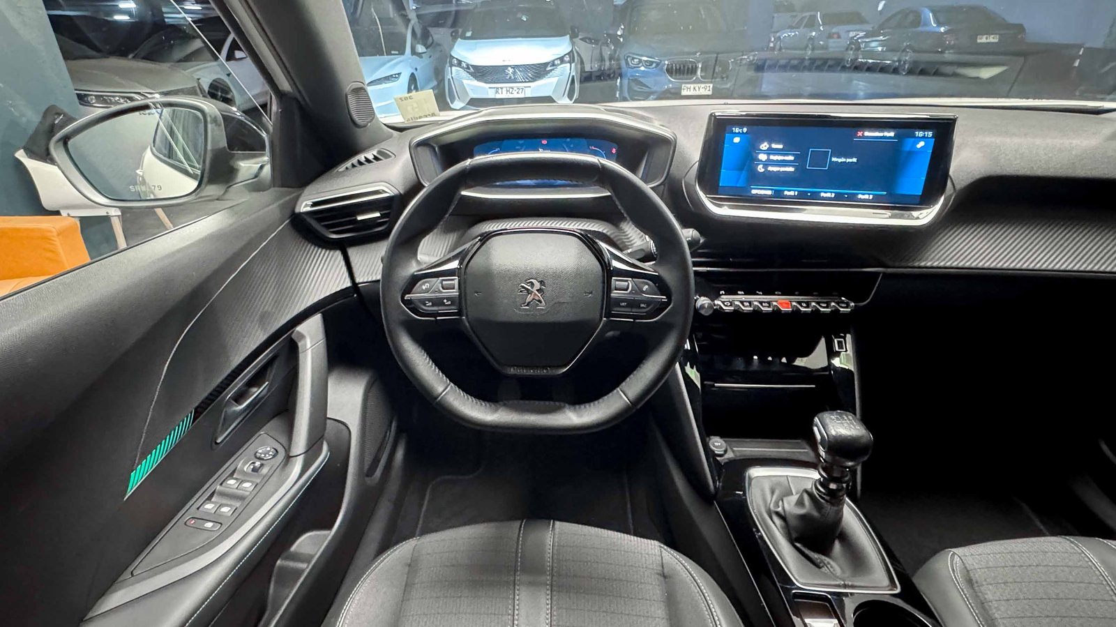 Peugeot 2008 Allure Puretech 1.2 2023 - Imagen 13 de 20
