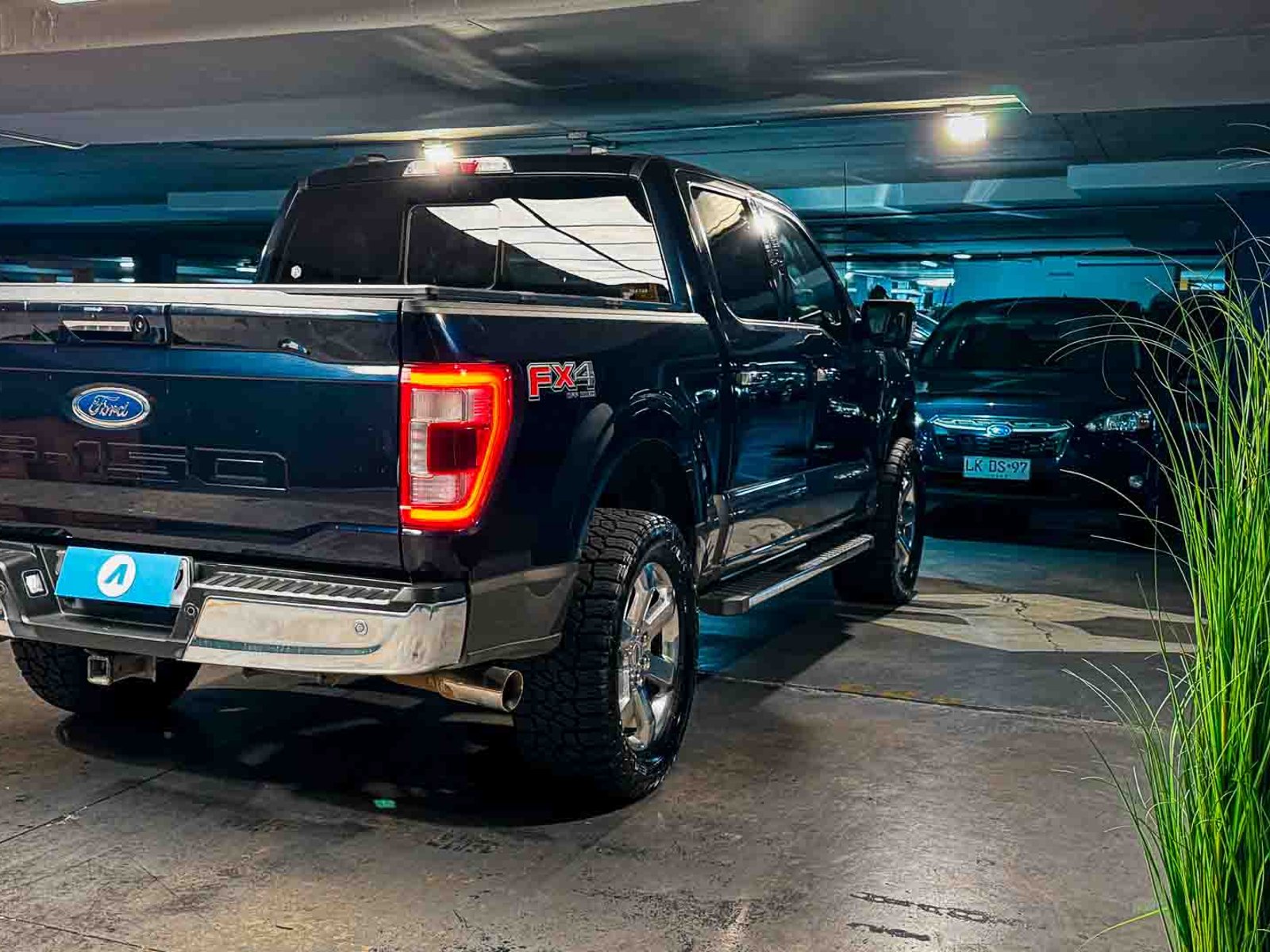 Ford F-150 Lariat Luxury 4WD 2022 - Foto 4 de 20
