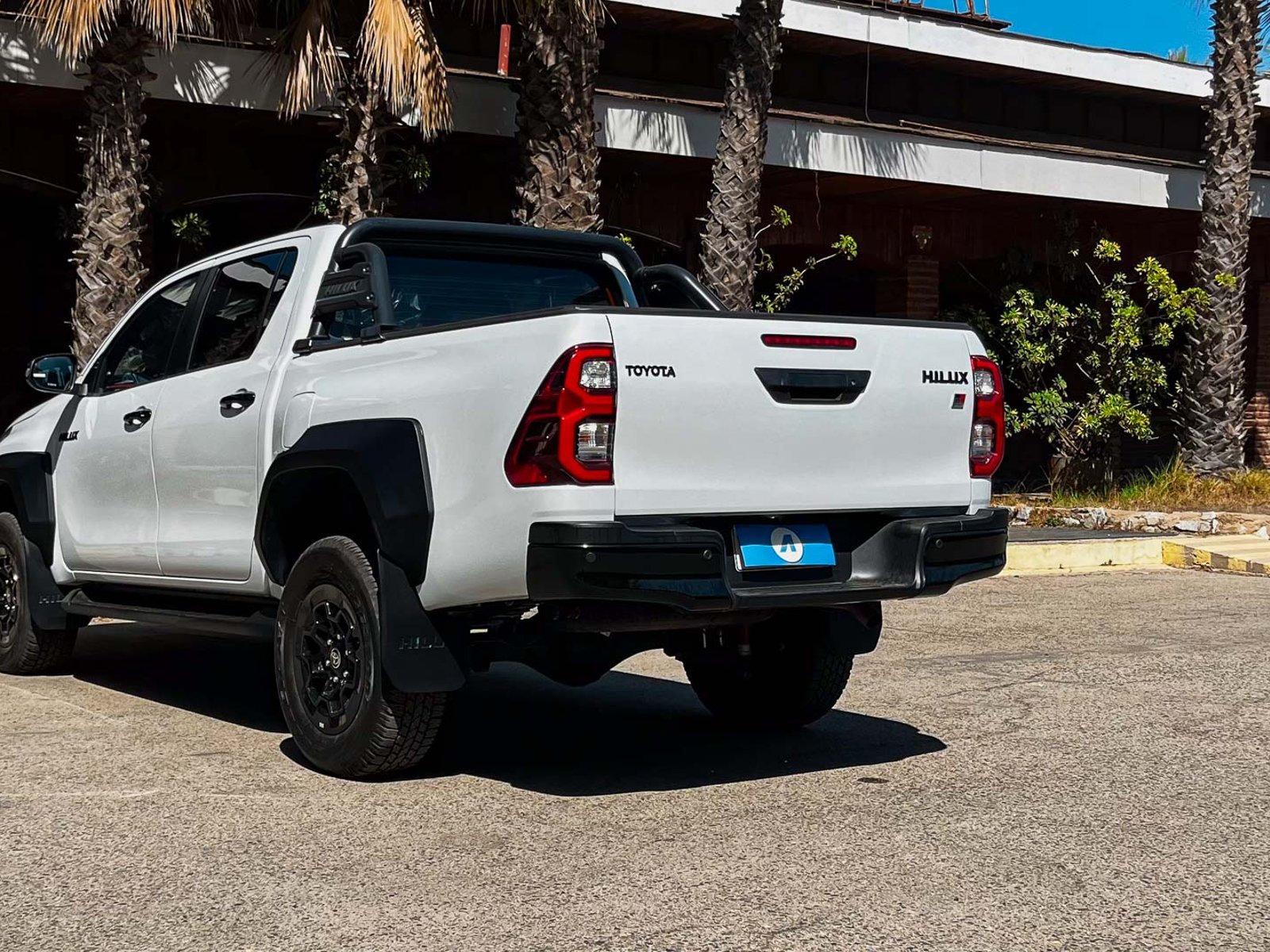Toyota Hilux GRS 4WD AT 2.8 2025 - Foto 2 de 20