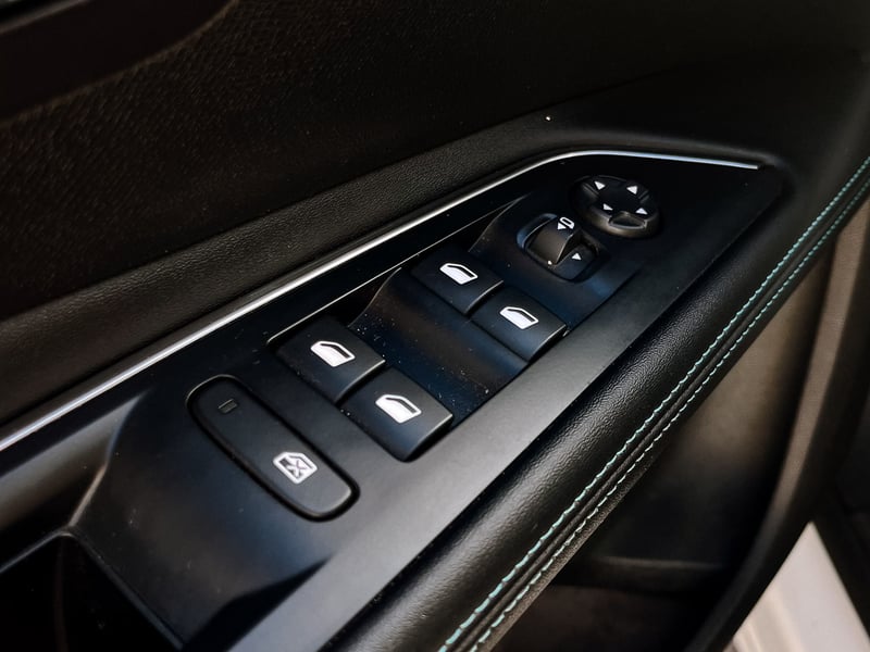 Peugeot 5008 Allure Pack Blue HDI 1.5 2023 - Imagen 18 de 20