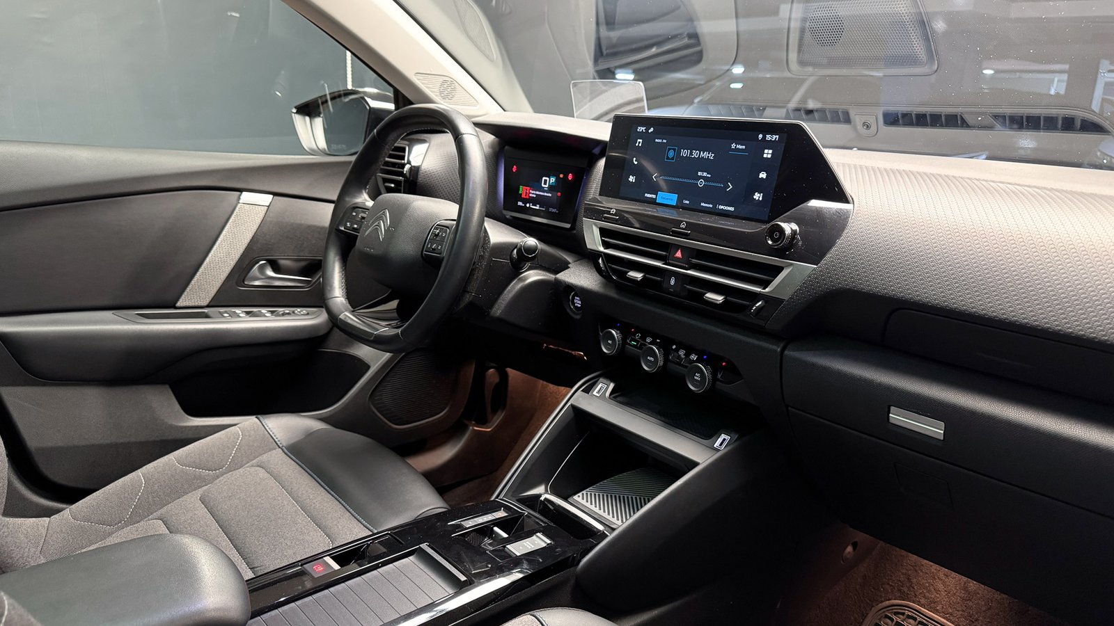 Citroën C4 Shine AT 1.2 2023 - Imagen 13 de 20
