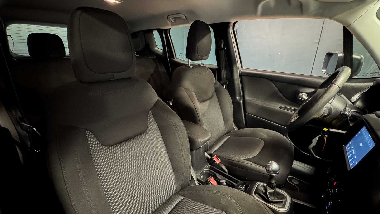 Jeep Renegade Sport LX MT 2023 - Imagen 19 de 20