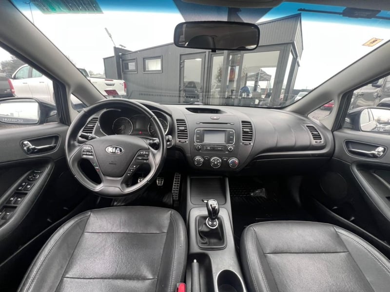 Kia CERATO 5 SX SPORT 2.0 MT 2016 - Imagen 8 de 10