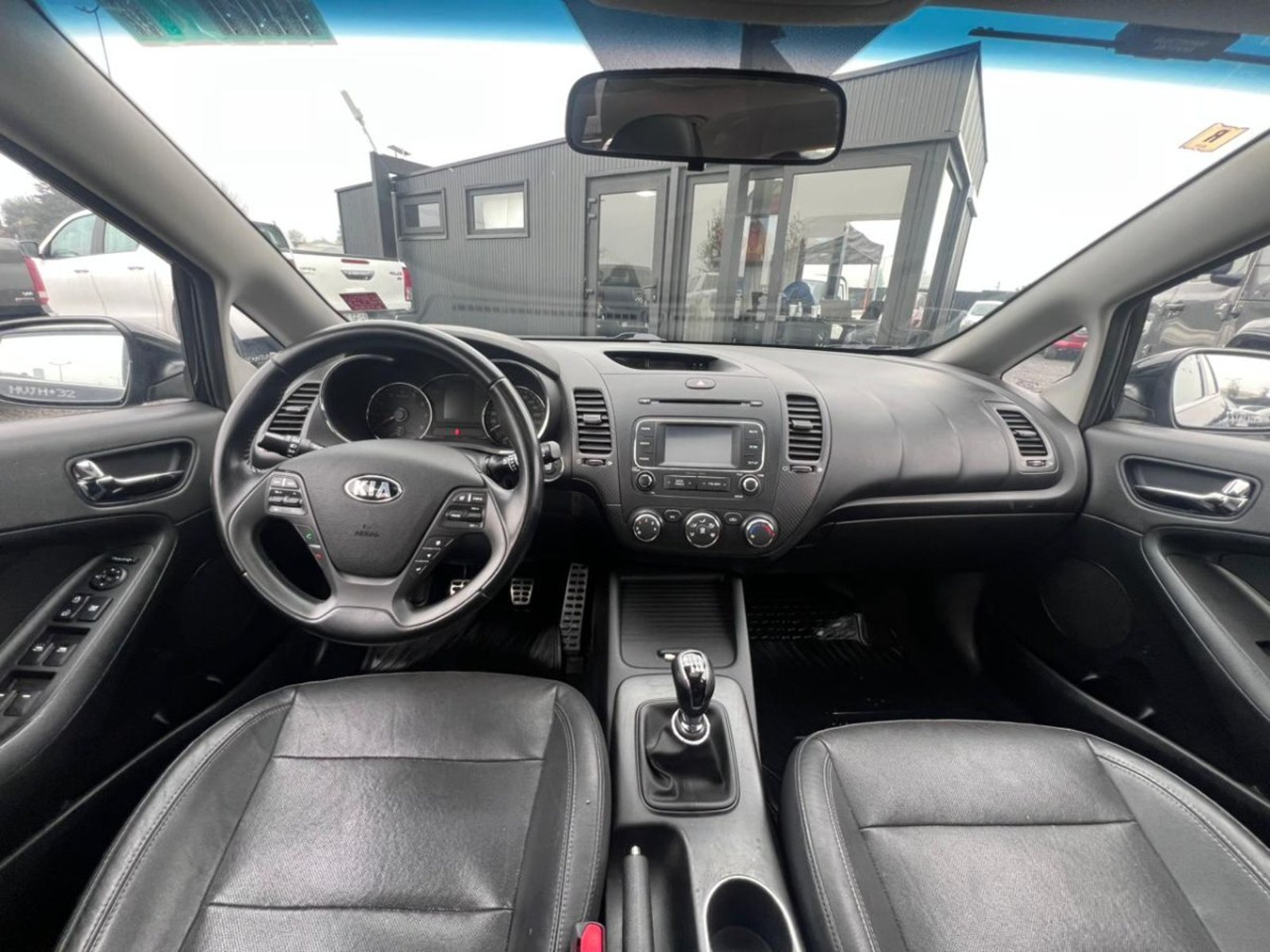 Kia CERATO 5 SX SPORT 2.0 MT 2016 - Imagen 8 de 10