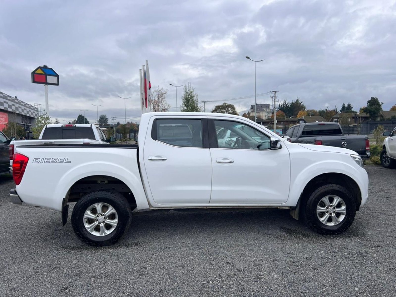 Nissan NP300 DCAB XE 4X4 2.3 MT 2018 - Foto 3 de 10
