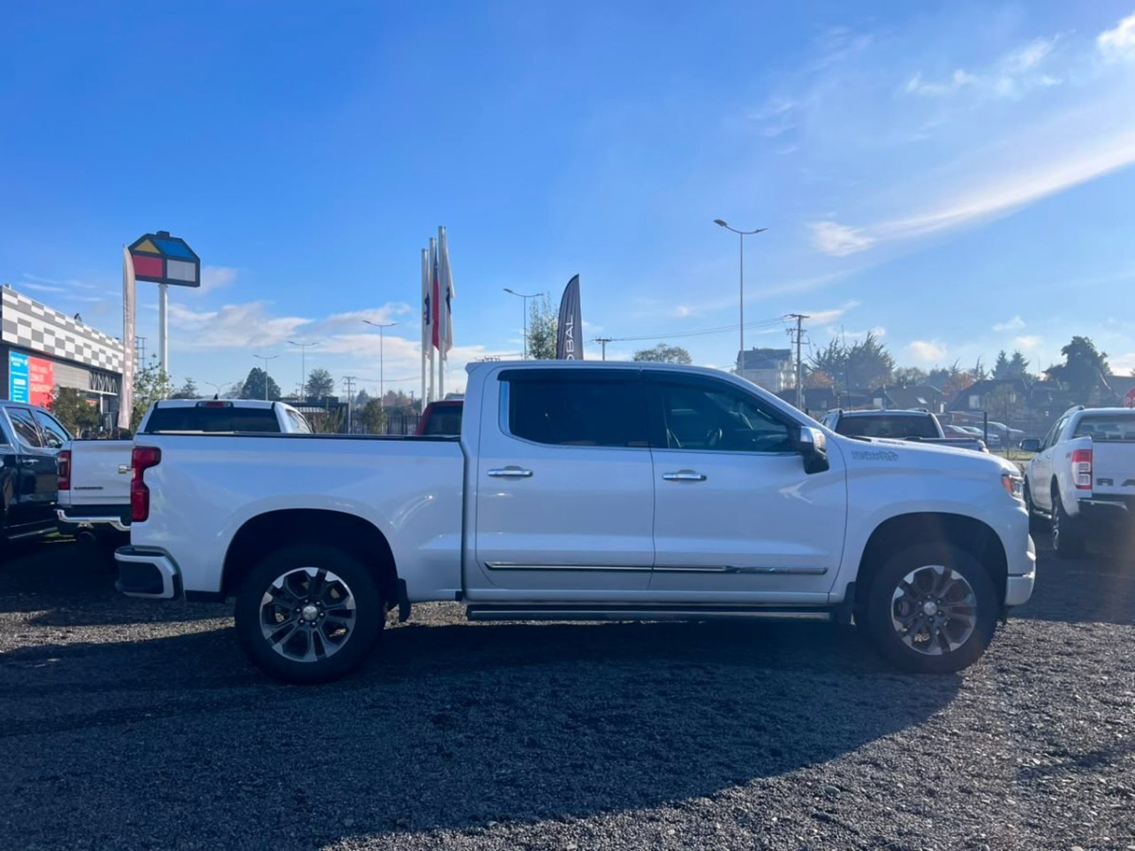 Chevrolet SILVERADO 4X4 3.0L AUT HIGH COUNTRY DIESEL 2023 - Foto 4 de 10