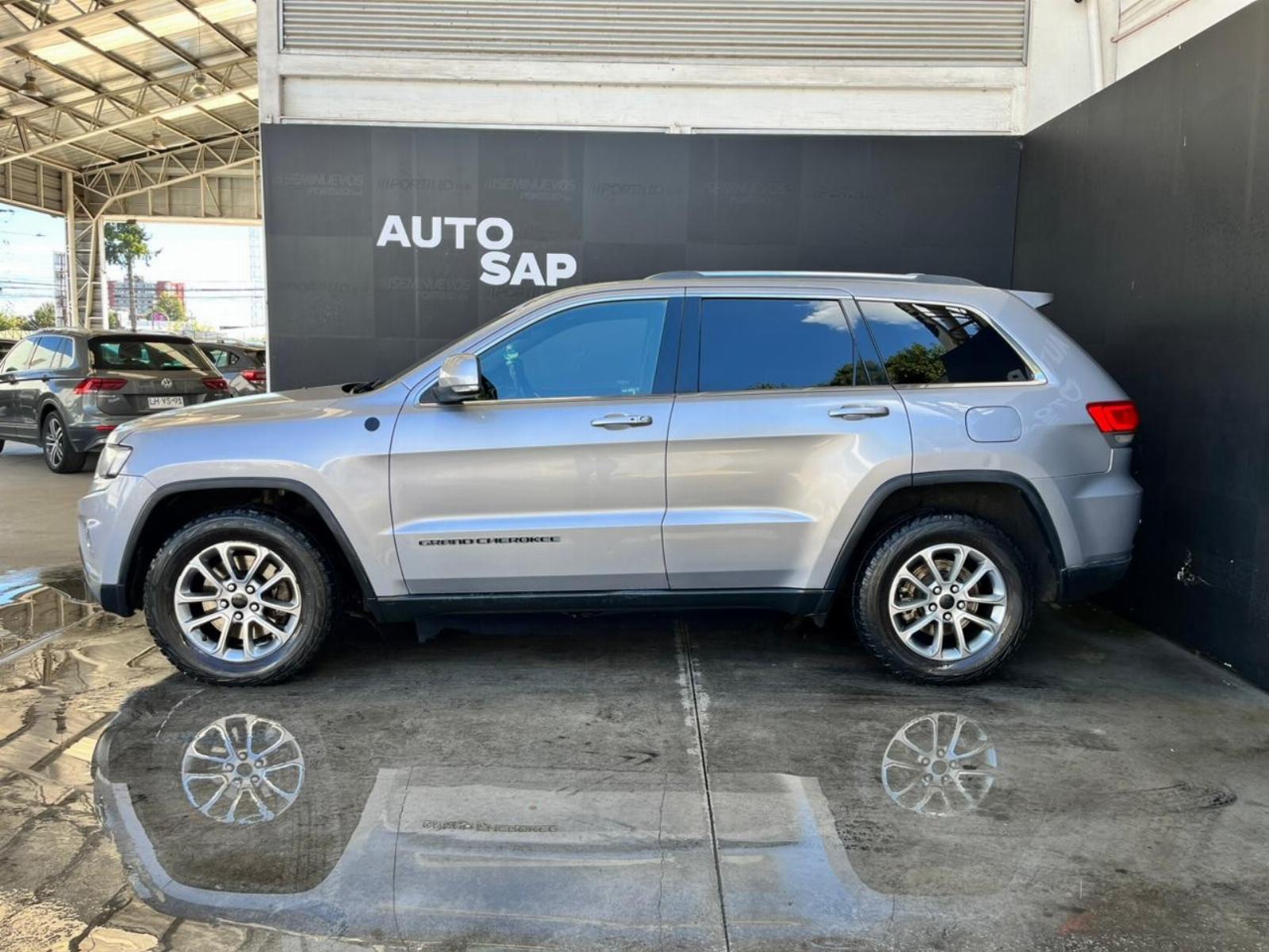 Jeep NEW GRAND CHEROKEE 4X4 3.6 AUT LAREDO 2014 - Foto 2 de 8