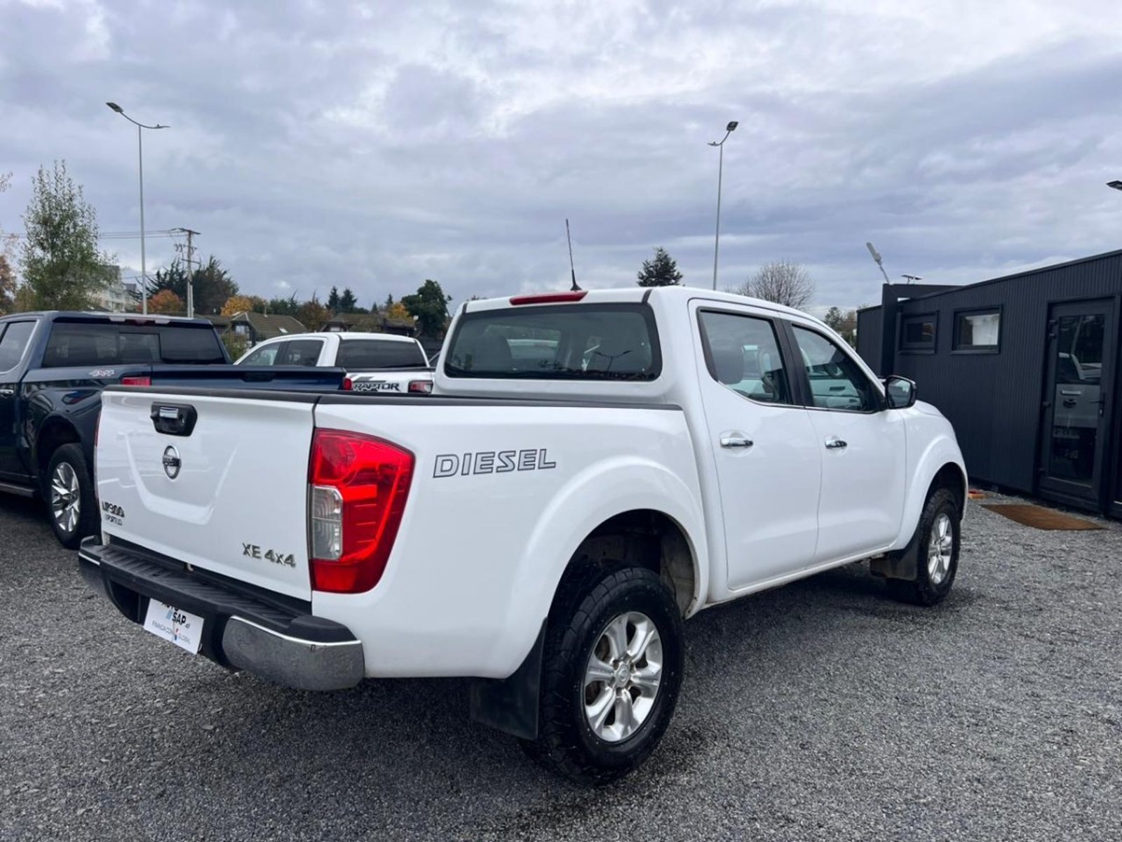 Nissan NP300 DCAB XE 4X4 2.3 MT 2018 - Imagen 4 de 10