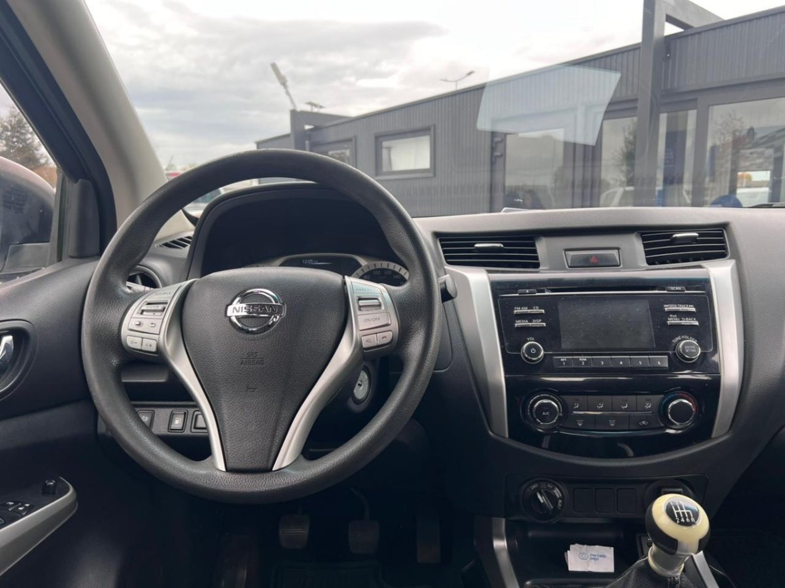 Nissan NP300 DCAB XE 4X4 2.3 MT 2018 - Imagen 9 de 10