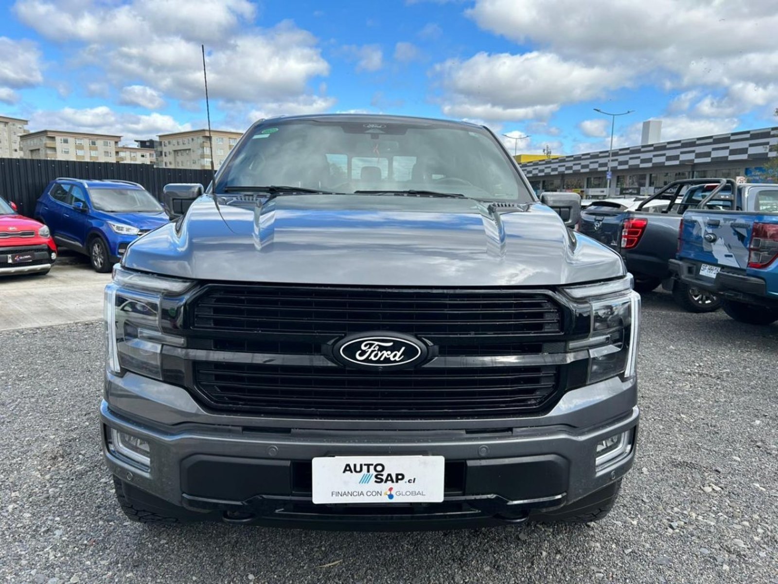 Ford F-150 PLATINIUM 4X4 3.5 AUT 2024 - Foto 2 de 10