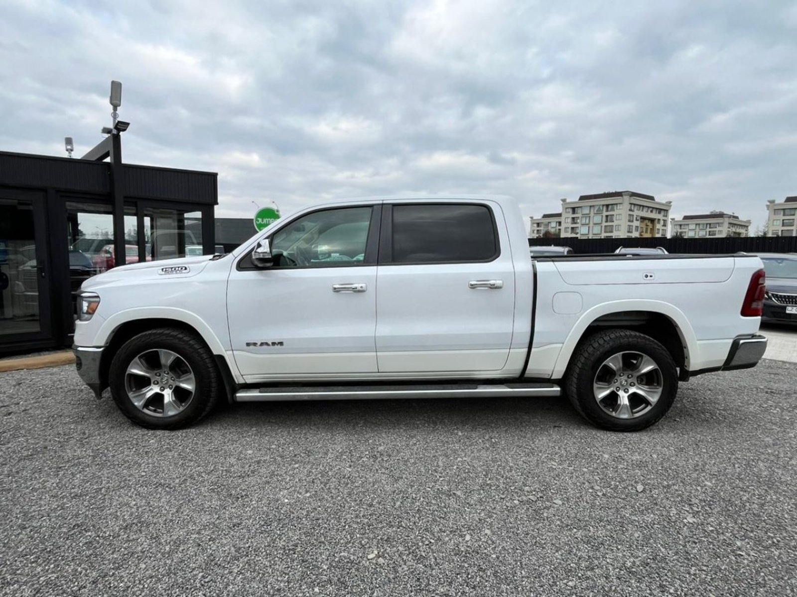 RAM 1500 LARAMIE DCAB 4X4 5,7 AUT 2020 - Imagen 8 de 10
