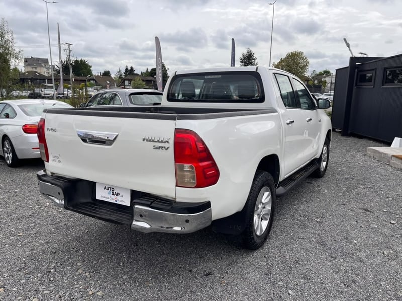 Toyota HILUX SRV 4X4 2.8 2017 - Imagen 3 de 10