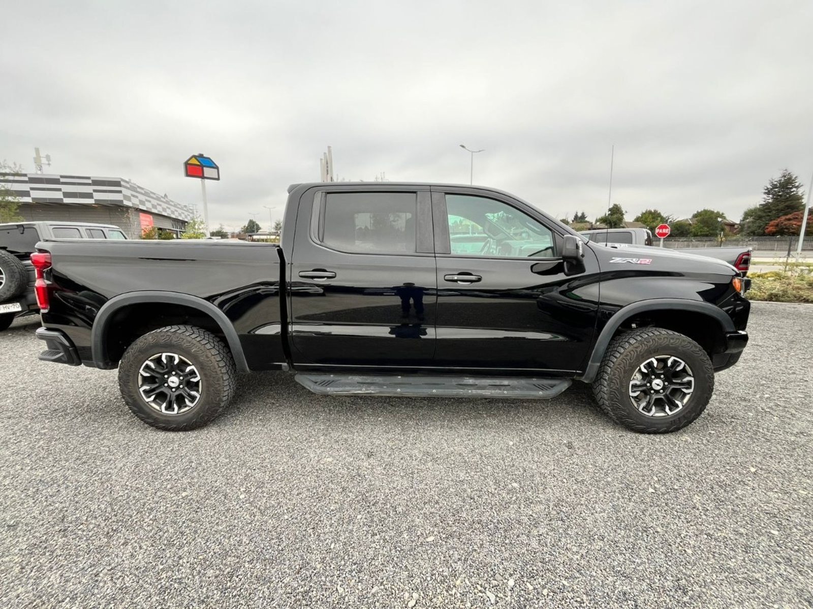 Chevrolet SILVERADO ZR2 6.2 AT 4X4 2023 - Imagen 4 de 10