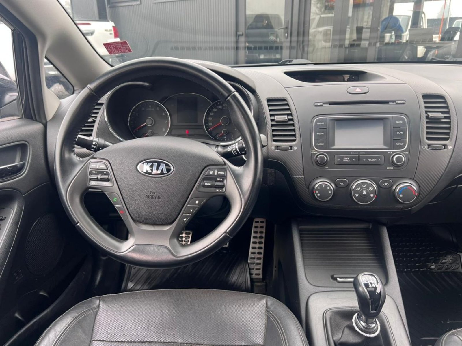 Kia CERATO 5 SX SPORT 2.0 MT 2016 - Imagen 9 de 10