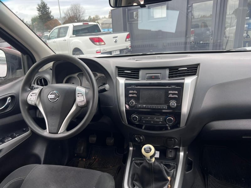Nissan NP300 DCAB XE 4X4 2.3 MT 2018 - Imagen 10 de 10