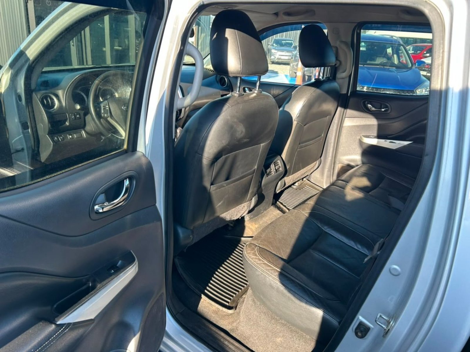 Nissan NP300 DCAB LE 4X4 2.3 AUT 2017 - Imagen 10 de 10
