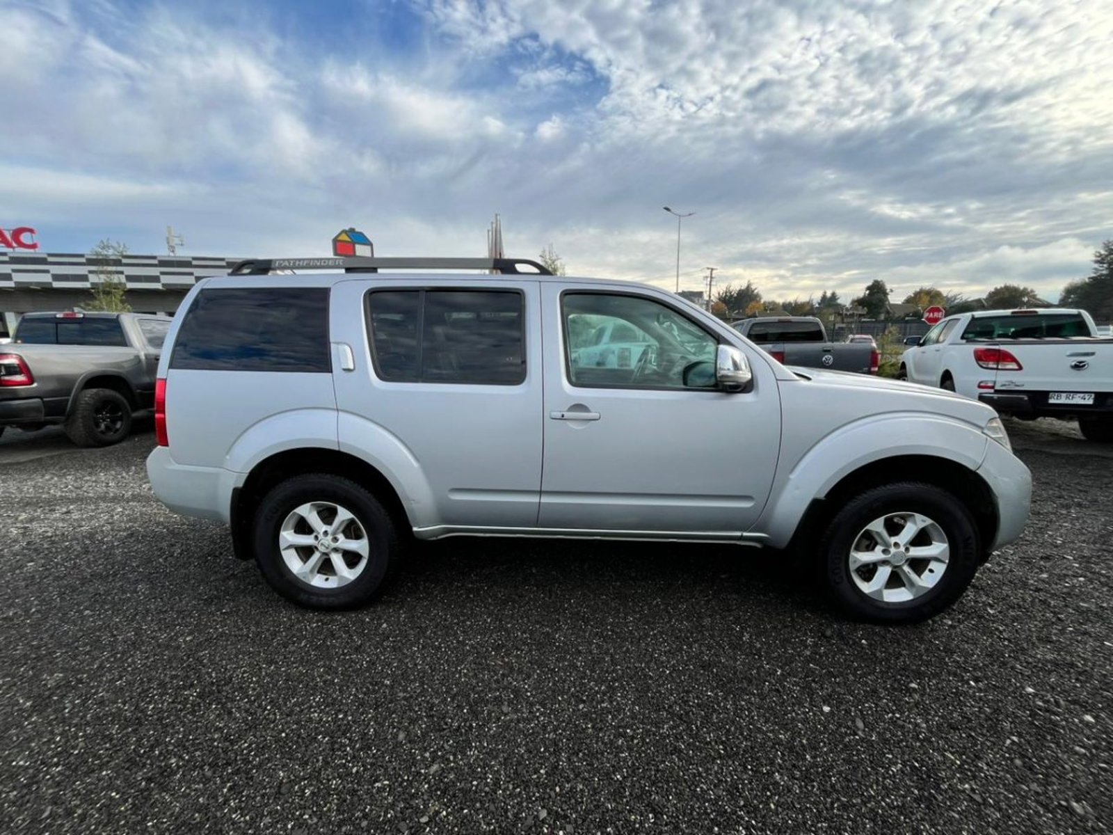 Nissan PATHFINDER PATHFINDER LE 4X4 2.5 2011 - Foto 4 de 10