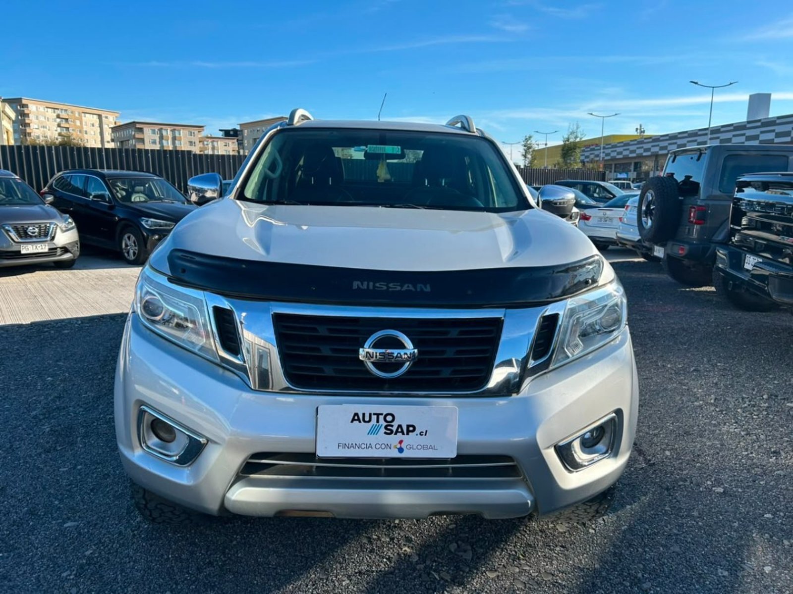 Nissan NP300 DCAB LE 4X4 2.3 AUT 2017 - Foto 2 de 10