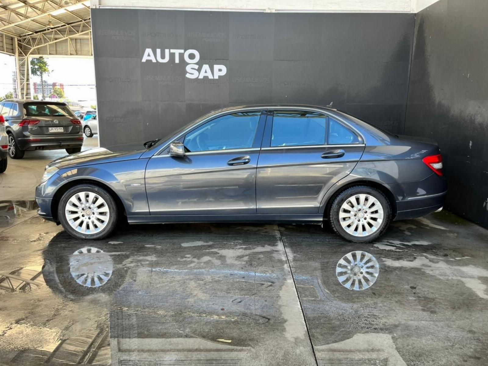 Mercedes-Benz C200 CGI BLUE EFFICIENCY 2011 - Foto 4 de 8