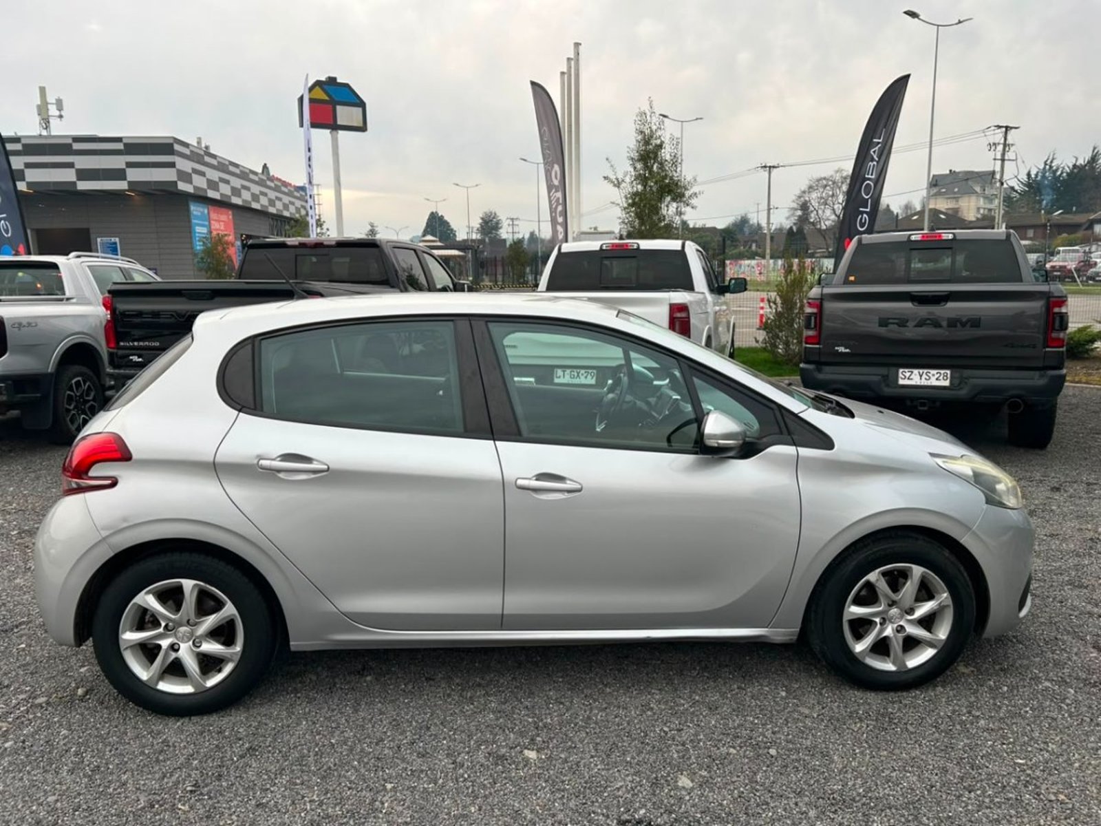 Peugeot 208 208 ACTIVE 1.2 AT 2016 - Imagen 4 de 10