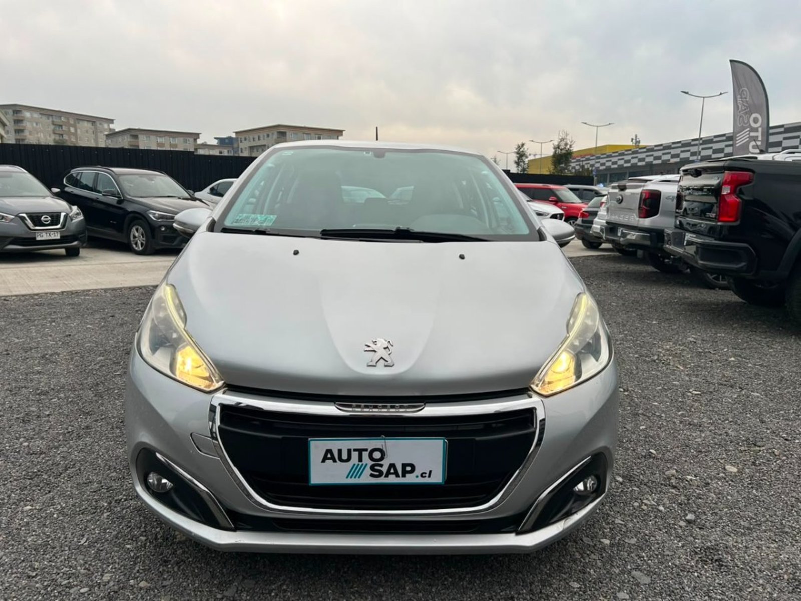 Peugeot 208 208 ACTIVE 1.2 AT 2016 - Foto 2 de 10