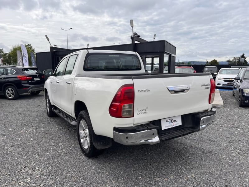 Toyota HILUX SRV 4X4 2.8 2017 - Imagen 4 de 10