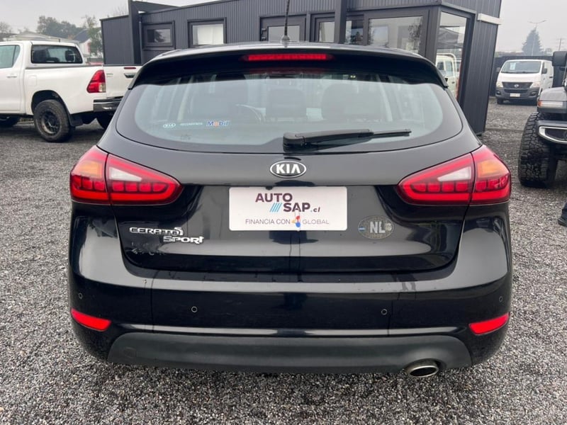 Kia CERATO 5 SX SPORT 2.0 MT 2016 - Imagen 6 de 10