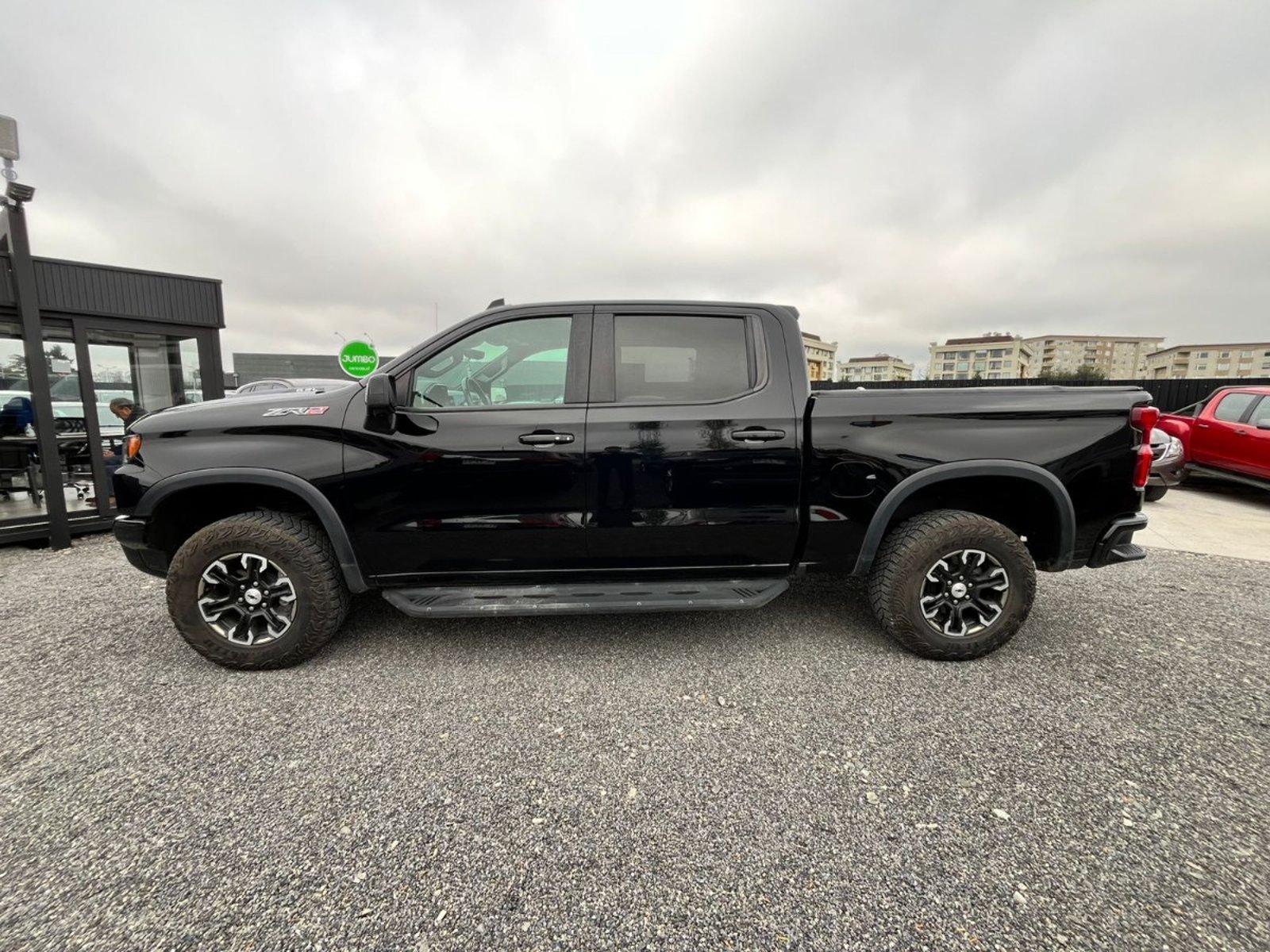 Chevrolet SILVERADO ZR2 6.2 AT 4X4 2023 - Imagen 8 de 10