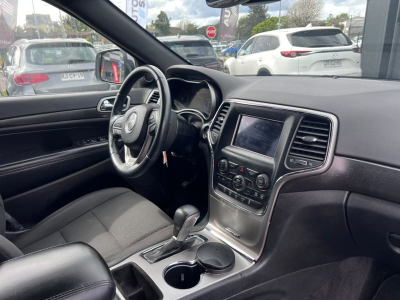 Jeep GRAND CHEROKEE LAREDO 3.6 2018 - Imagen 9 de 10