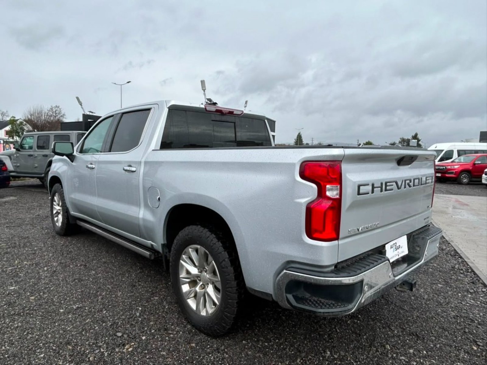 Chevrolet SILVERADO CC DCAB 4X4 5.3 AUT 2021 - Imagen 9 de 10