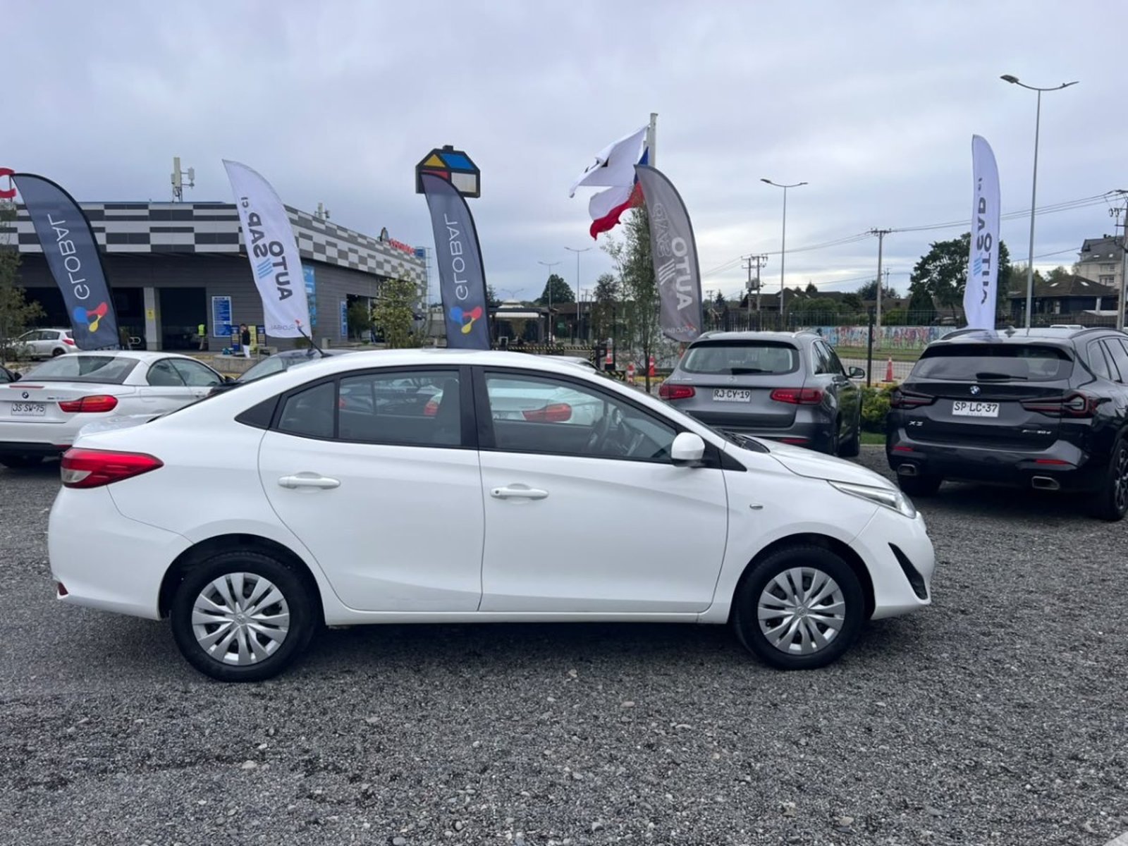Toyota YARIS SEDAN 1.5 AUT 2019 - Foto 4 de 10