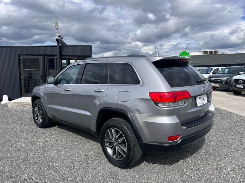 Jeep GRAND CHEROKEE LAREDO 3.6 2018 - Imagen 6 de 10
