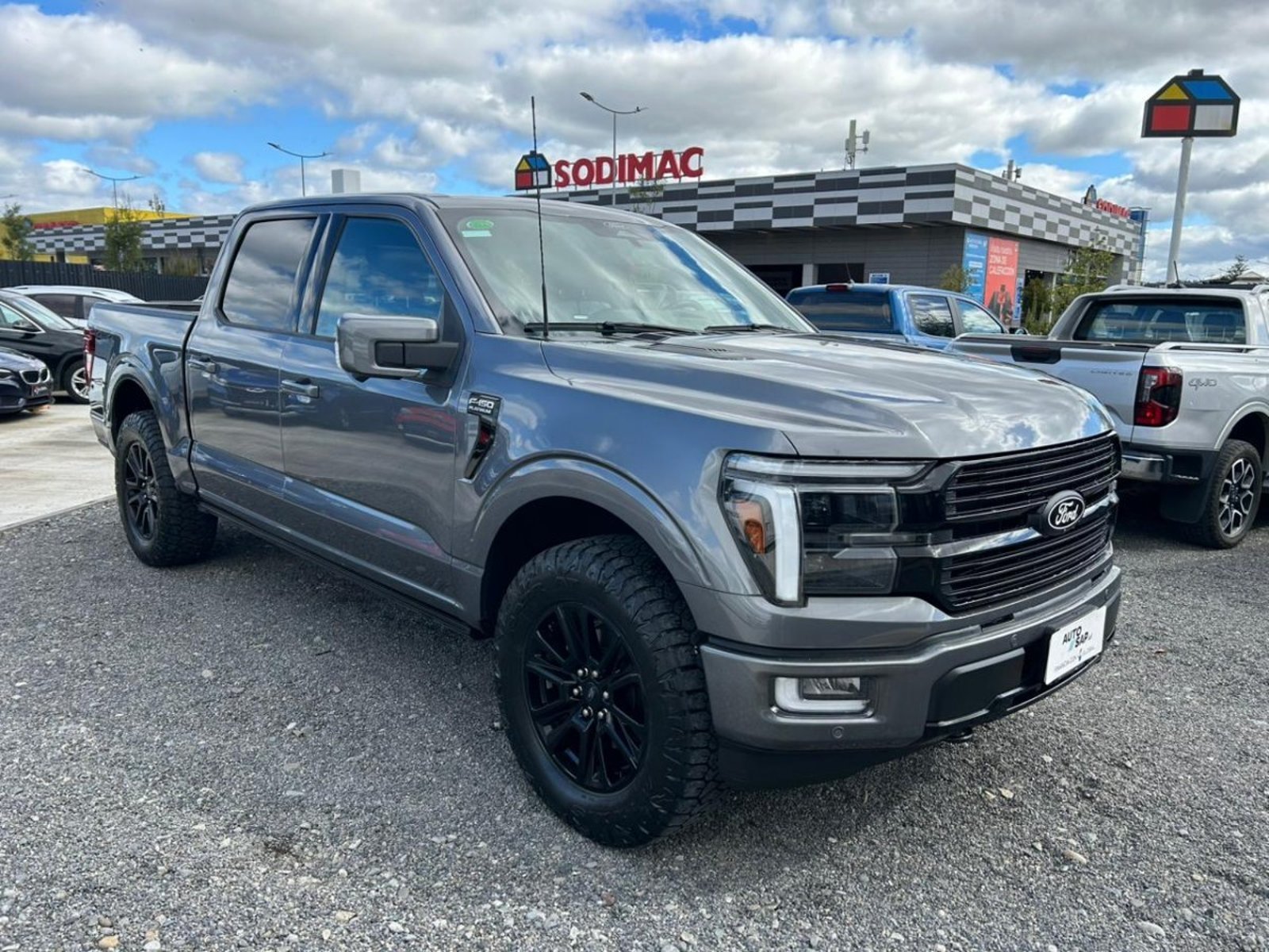 Ford F-150 PLATINIUM 4X4 3.5 AUT 2024 - Foto 3 de 10