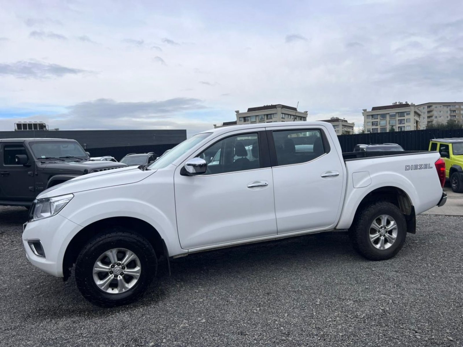 Nissan NP300 DCAB XE 4X4 2.3 MT 2018 - Imagen 7 de 10