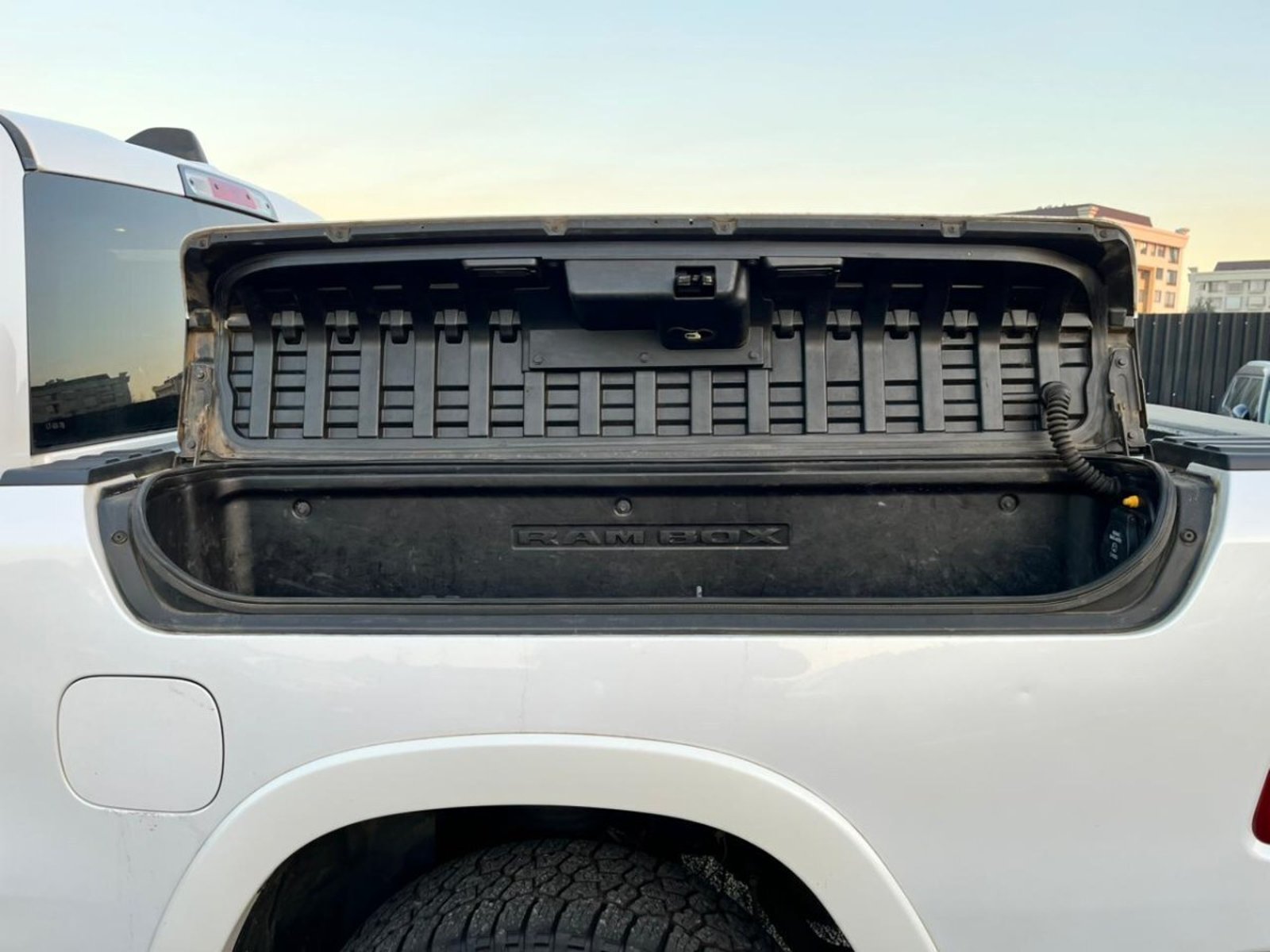 RAM 1500 LARAMIE DCAB 4X4 5,7 AUT 2020 - Imagen 9 de 10