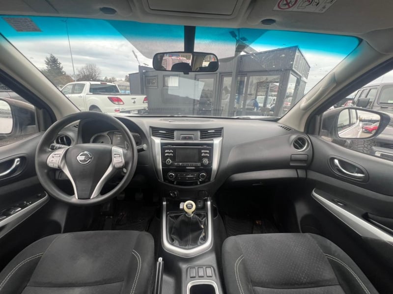 Nissan NP300 DCAB XE 4X4 2.3 MT 2018 - Imagen 8 de 10