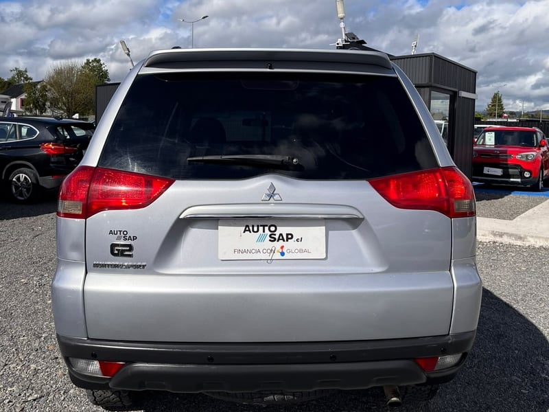 Mitsubishi MONTERO SPORT G2 2.5 AUT 2015 - Imagen 4 de 10