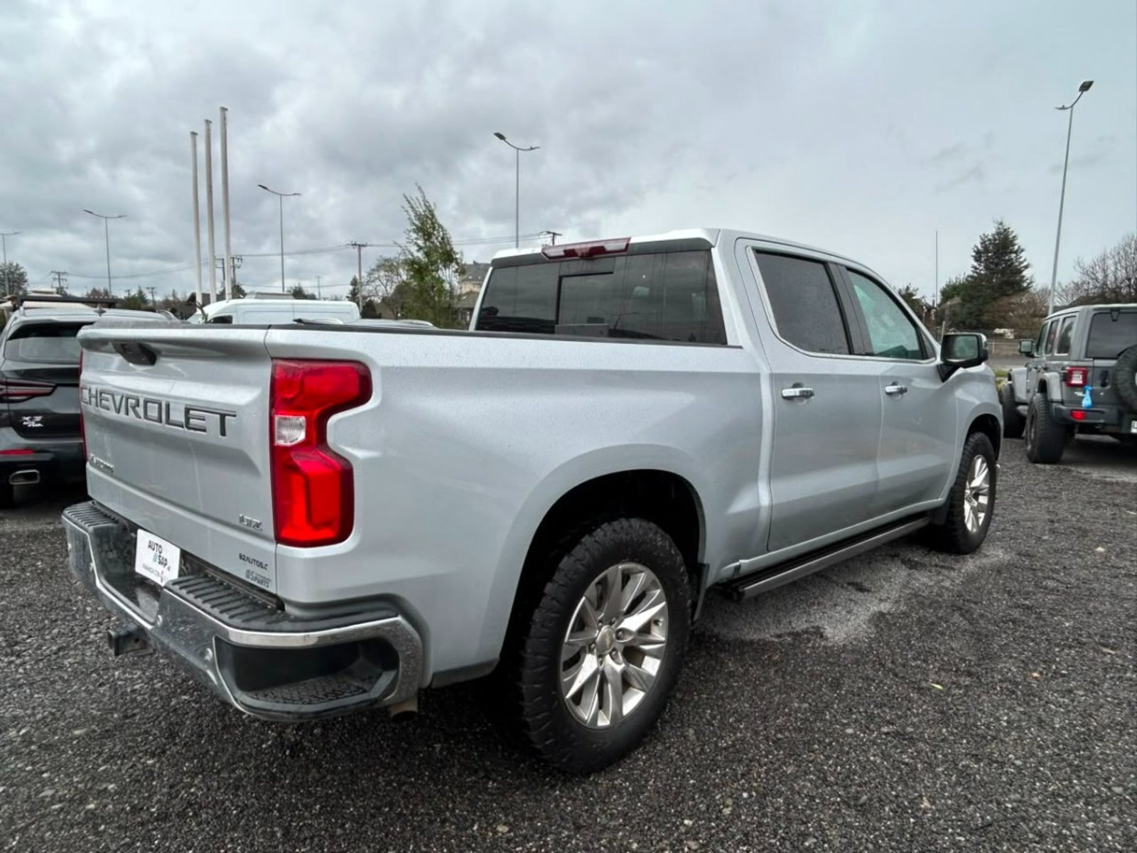 Chevrolet SILVERADO CC DCAB 4X4 5.3 AUT 2021 - Imagen 5 de 10