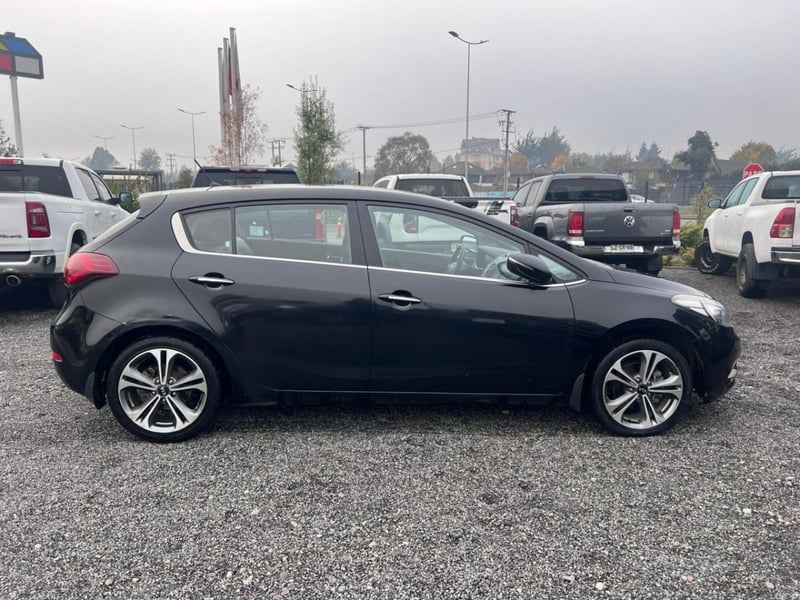 Kia CERATO 5 SX SPORT 2.0 MT 2016 - Imagen 4 de 10