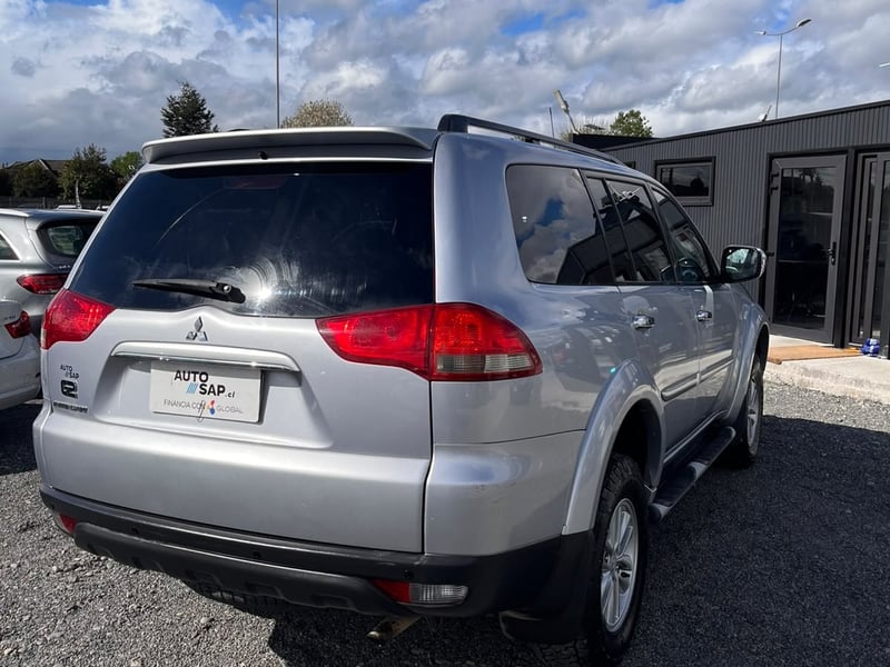Mitsubishi MONTERO SPORT G2 2.5 AUT 2015 - Imagen 3 de 10