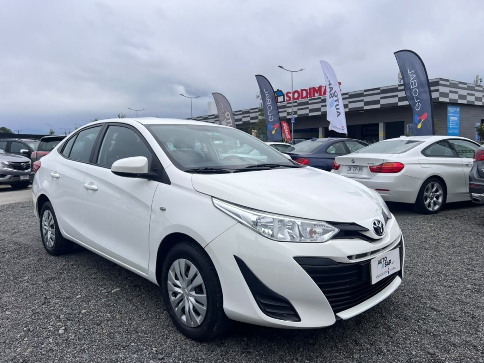 Toyota YARIS SEDAN 1.5 AUT 2019 - Foto 3 de 10