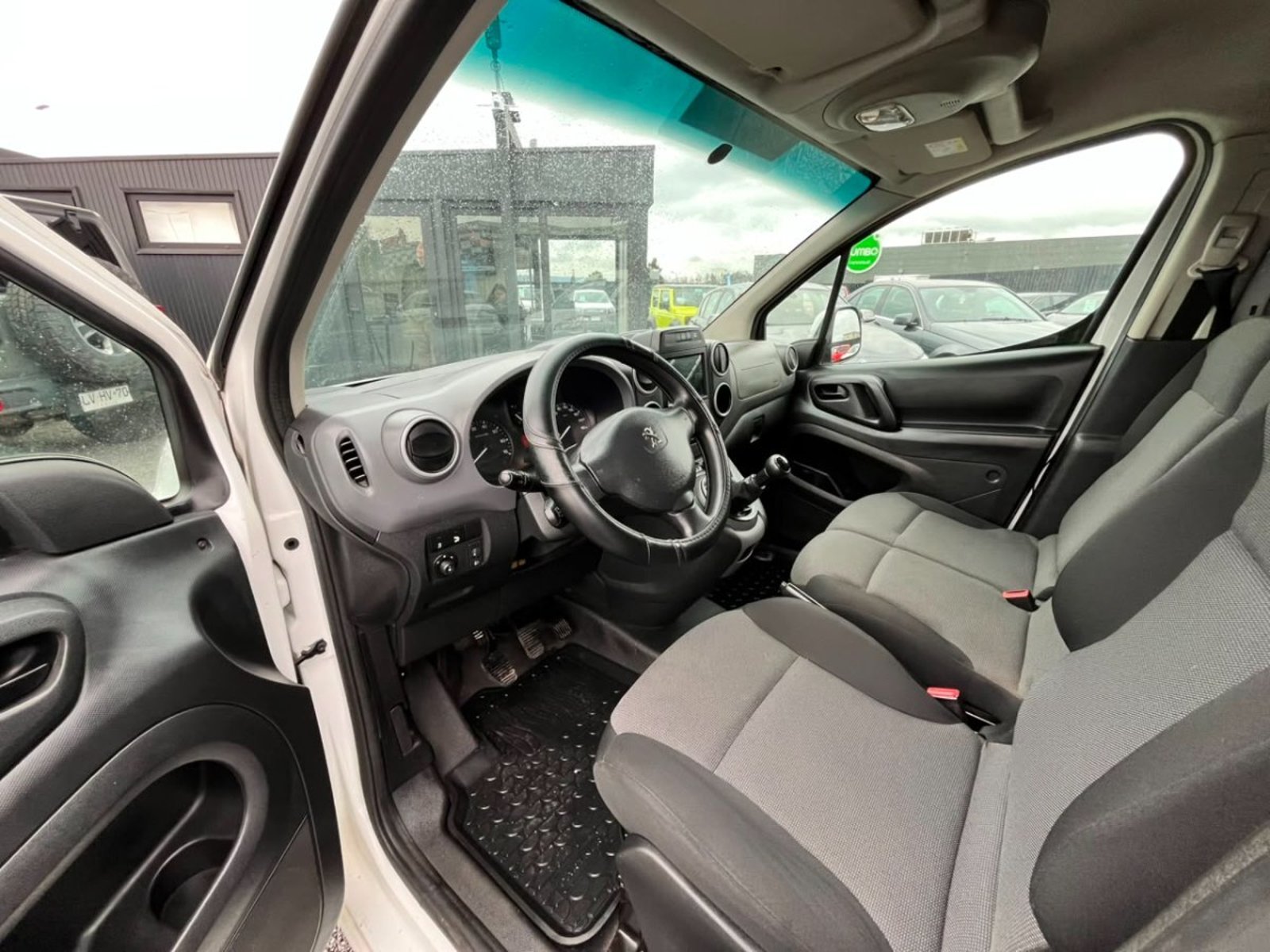 Peugeot PARTNER MAXI HDI 1.6 2018 - Imagen 9 de 10