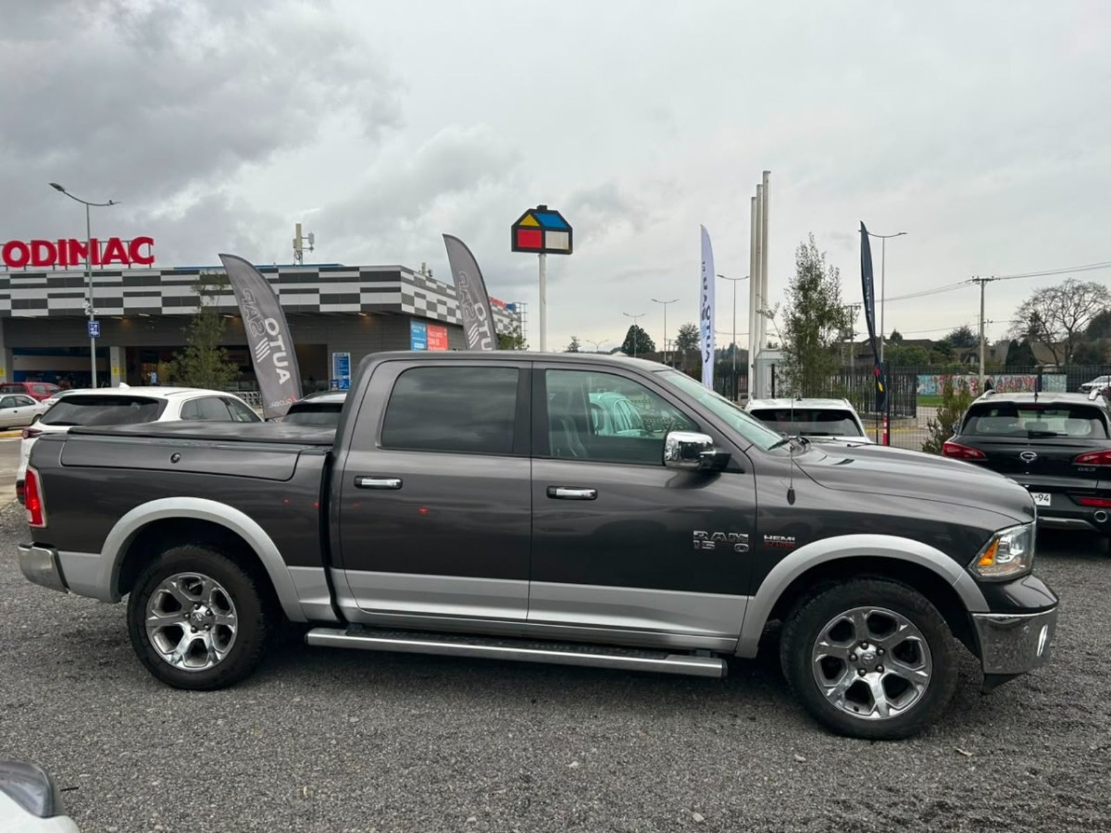RAM 1500 CREW CAB LARAMIE 5.7 CC V8 2019 - Imagen 4 de 10